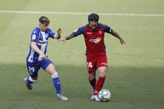 Rubén García y Borja Sainz peleando por un balón (Foto: CAO).