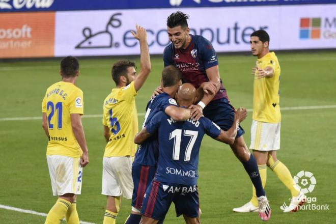 Los jugadores del Huesca celebran el gol ante el Cádiz (Foto: LaLiga).