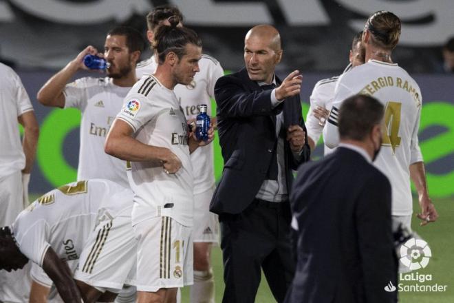 Zidane, dándole órdenes a Bale en el Real Madrid-Mallorca (Foto: LaLiga).