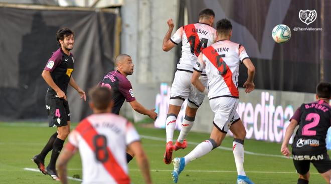 Yacine Qasmi marca el gol del empate en el Rayo Vallecano-Sporting (Foto: Rayo Vallecano).