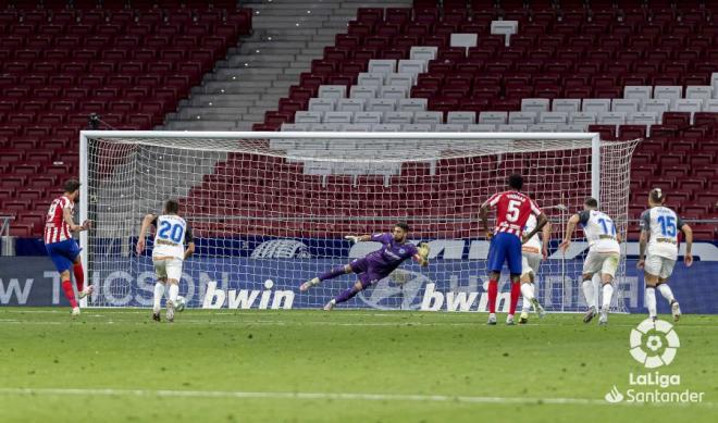 Gol de penalti de Diego Costa en el Atlético de Madrid-Alavés (Foto: LaLiga).