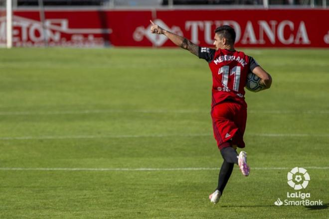 Merquelanz, tras anotar el gol del empate del Mirandés al Almería (Foto: LaLiga).