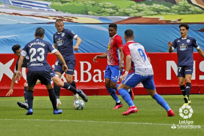 Murilo, durante un lance del Sporting-Lugo (Foto: LaLiga).