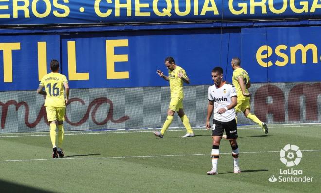 Paco Alcácer pide perdón tras el gol que le metió al Valencia con el Villarreal (Foto: LaLiga).