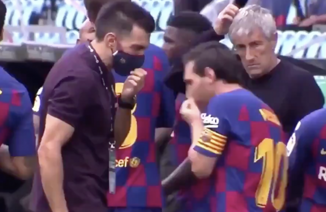 Las polémicas imágenes entre Leo Messi y Eder Sarabia con Quique Setién de fondo.