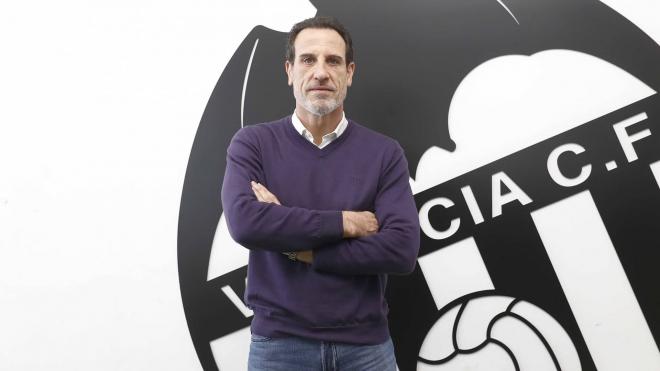 Voro, entrenador del Valencia CF, será la gran novedad ante el Athletic Club