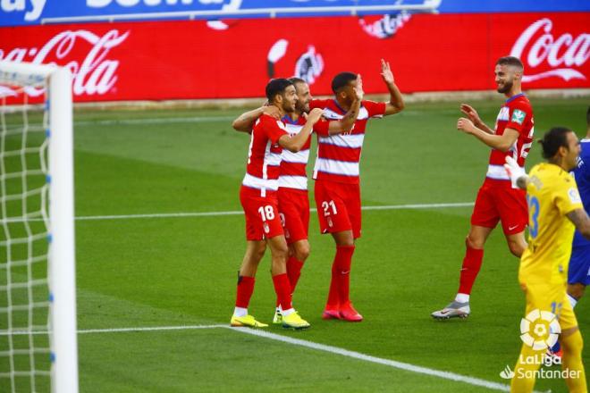 Antoñín celebra con sus compañeros su gol ante el Alavés (Foto: LaLiga).
