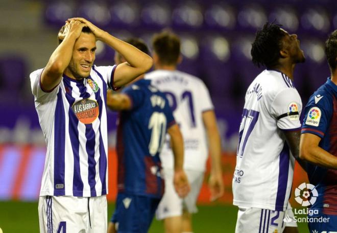 Kiko Olivas se lamenta tras el final del partido ante el Levante UD (Foto: LaLiga).