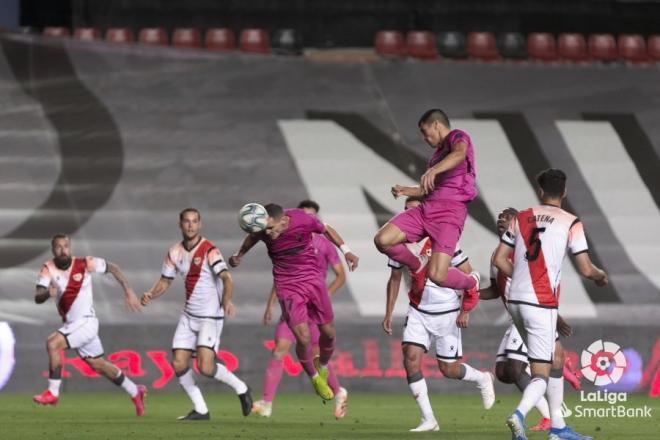 Buenacasa, en una de las mejores ocasiones del partido (Foto: LaLiga).
