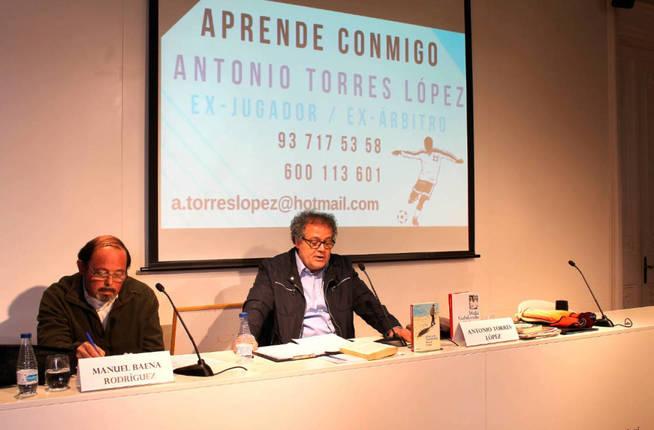 Antonio Torres durante una charla (Foto: Antonio Torres).
