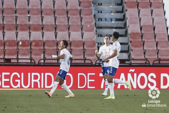 Celebración del Tenerife en Almería (Foto: LaLiga SmartBank).