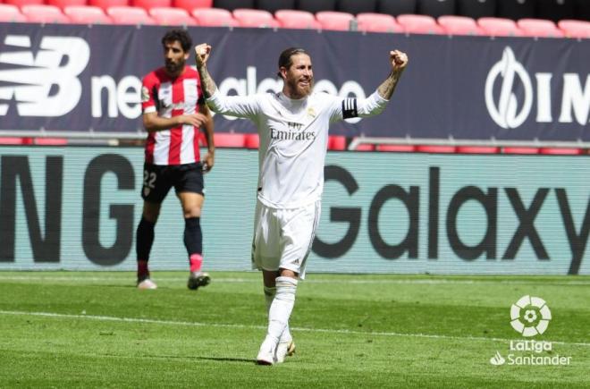 Sergio Ramos celebra el triunfo del Real Madrid ante el Athletic (Foto: LaLiga Santander).
