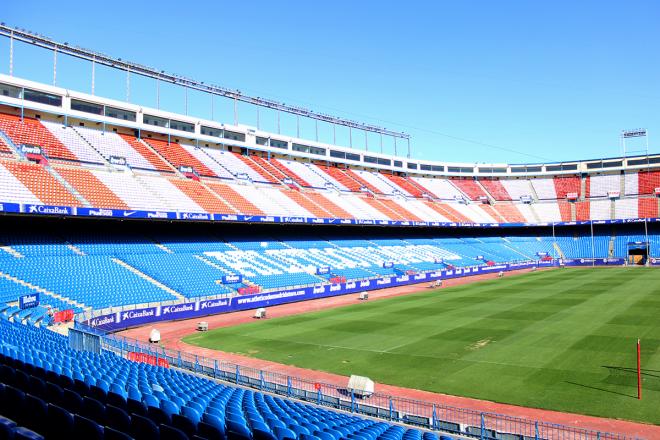 La Grada de Lateral del Estadio Vicente Calderón, desde el Fondo Norte (Foto: J.I. Lechuga).