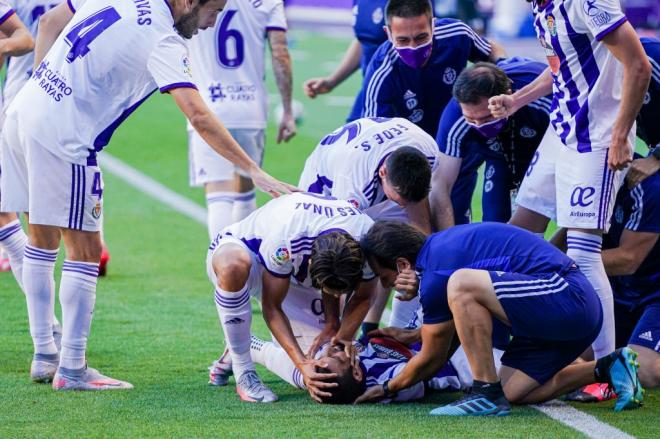 Los jugadores pucelanos celebran el gol de Joaquín Fernández al Alavés (Foto: Real Valladolid).