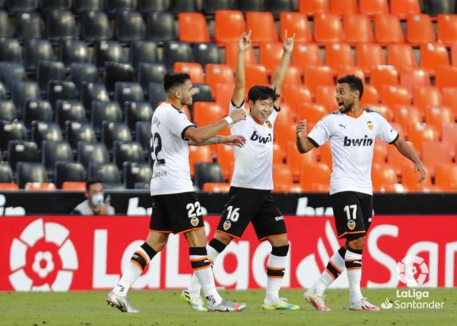 Kang In Lee celebra el 2-1 en el Valencia CF - Valladolid (Foto: LaLiga)