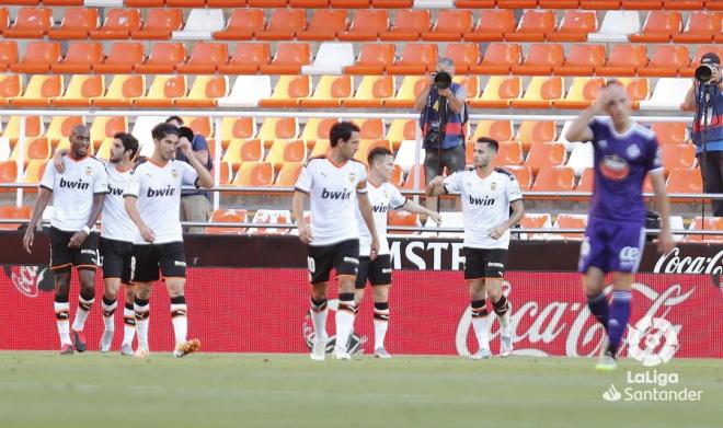 Maxi Gómez y Gameiro celebran el 1-0 ante el Valladolid (Foto: LaLiga)