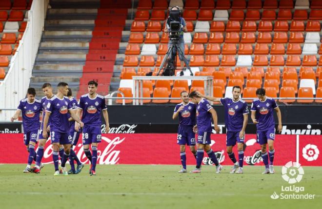 Los jugadores del Pucela celebran el gol en el valencia-Real Valladolid (Foto: LaLiga).