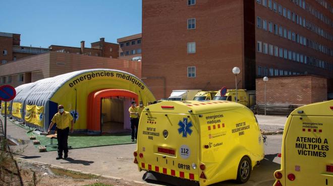 Hospital de campaña, formado por tres módulos independientes, junto al Hospital Universitario Arn