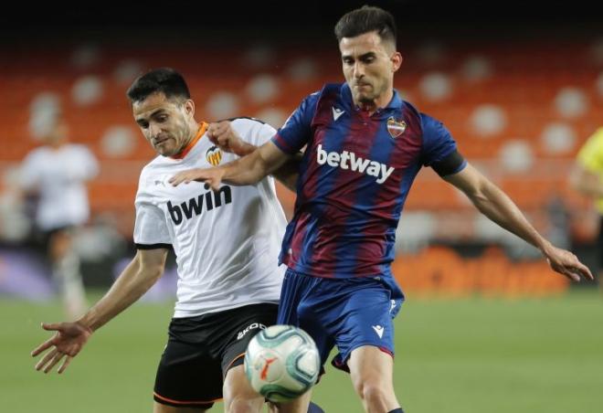 Levante y Valencia lucen casas de apuestas en sus camisetas (Foto: EFE).