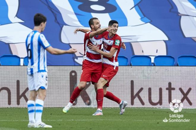 Roberto Soldado celebra su gol en el Real Sociedad-Granada (Foto: LaLiga Santander).