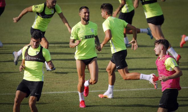 Tete, sonriente, durante un entrenamiento (Foto: Málaga CF).