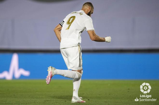 Karim Benzema celebra su gol en el Real Madrid-Alavés (Foto: LaLiga Santander).