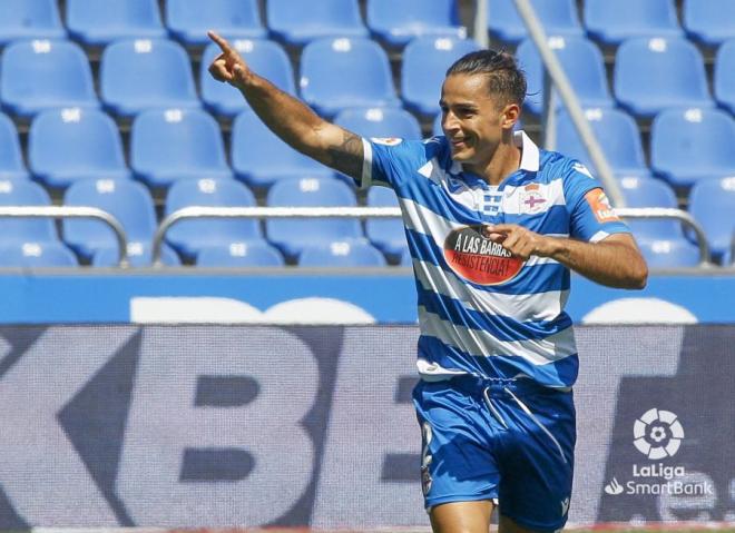 David Simón celebra su gol durante el Dépor-Extremadura (Foto: LaLiga).