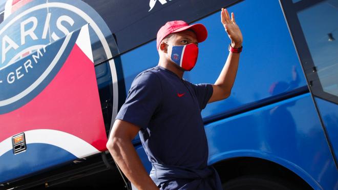 Kylian Mbappé, con una mascarilla del PSG.