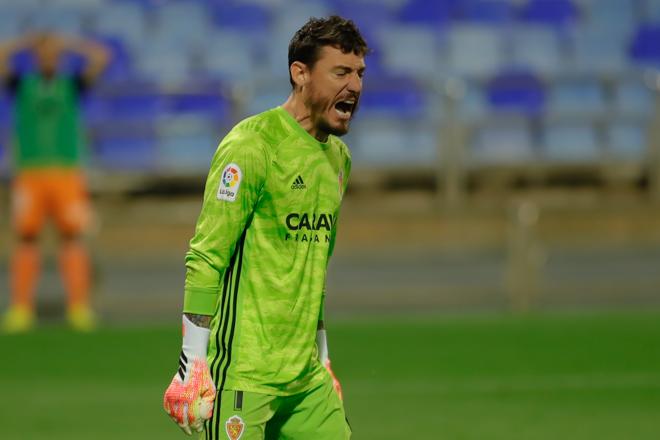 Cristian Álvarez en el último partido del Real Zaragoza (Foto: Daniel Marzo).