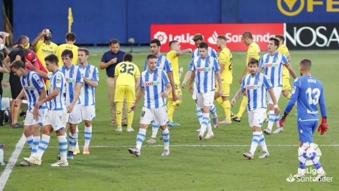 Los jugadores de la Real Sociedad, sobre el césped tras vencer al Villarreal CF en el estadio de La Cerámica (Foto: LaLiga).