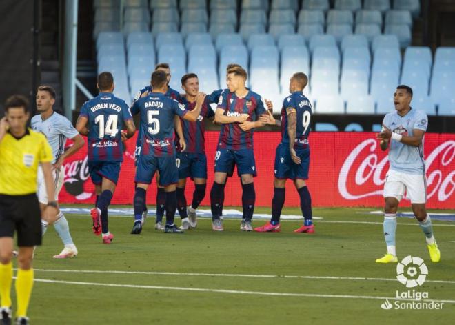 El Levante celebra un gol ante el Celta. (Foto: LaLiga)