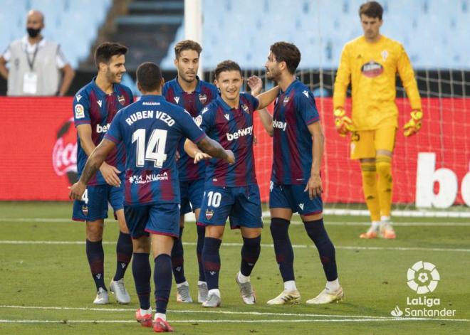 El Levante celebra un gol en Balaídos. (Foto: LaLiga)