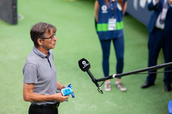 Fernando Vázquez comparece ante los medios (Foto:RCD)