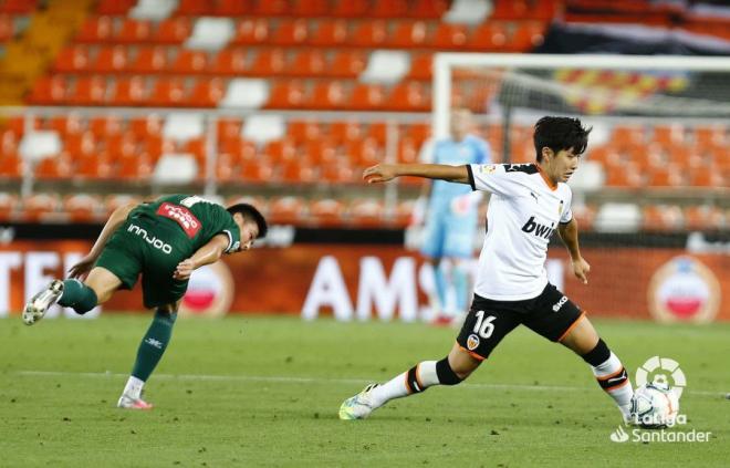 Kangin Lee, en el Valencia CF - Espanyol (Foto: LaLiga)