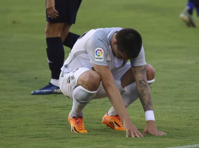 Djuka se lamenta durante el Sporting-Extremadura (Foto: LaLiga).