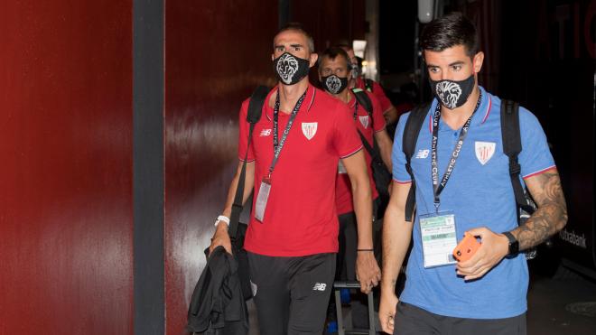 Garitano, Yuri y Ferreira llegan a San Mamés con mascarillas (Foto: Athletic Club).