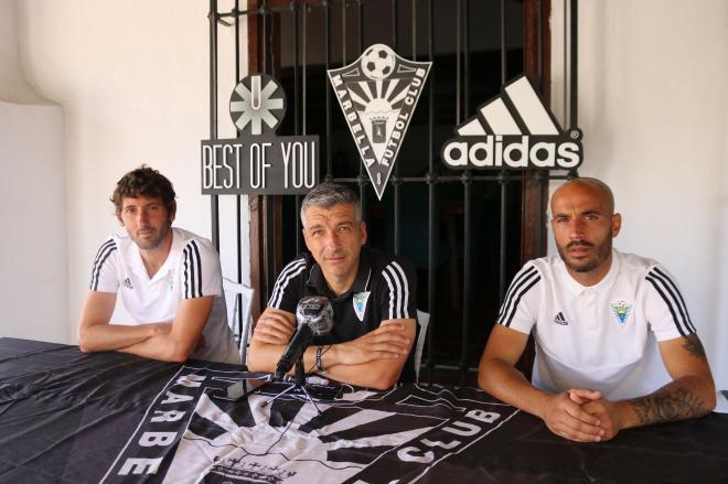 Granero, Cubillo y Añon, durante la rueda de prensa (Foto: Marbella FC).