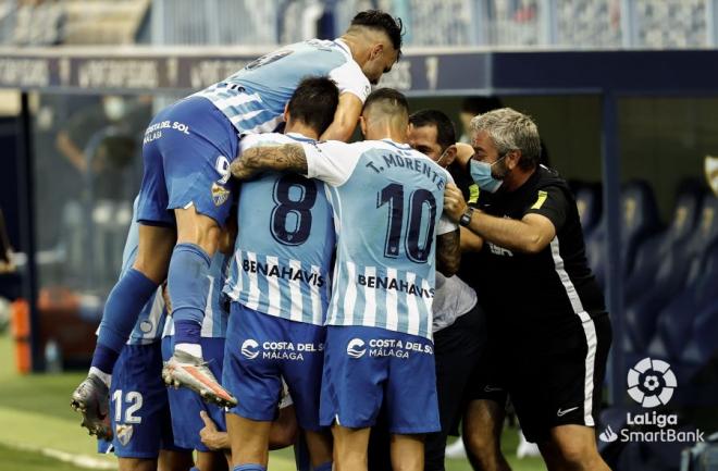 La piña de los jugadores tras el gol de Juanpi frente al Alcorcón (Foto: LaLiga).