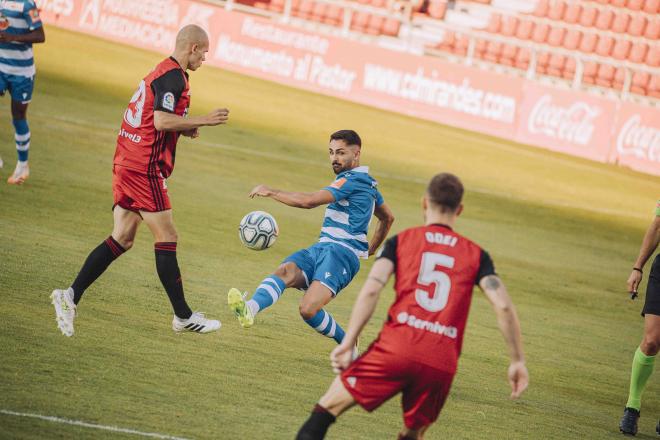 Un lance, durante el Mirandés-Dépor (Foto: LaLiga)