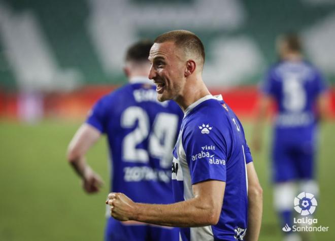 Rodrigo Ely celebra un gol ante el Betis (Foto: LaLiga).