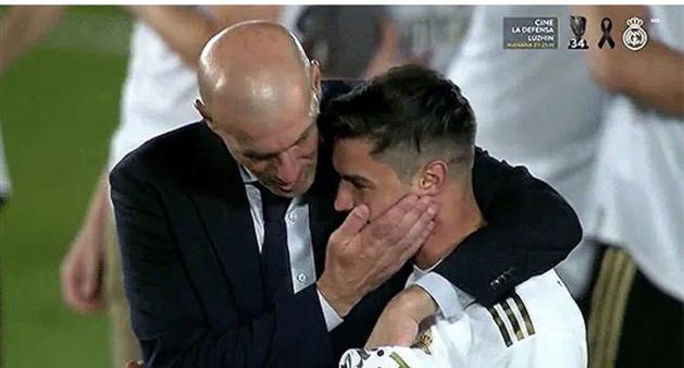 Zidane y Brahim tras el encuentro ante el Villarreal.