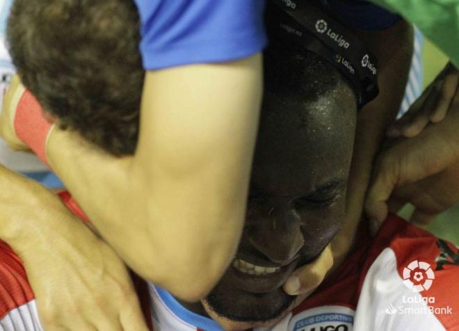 Moctar Sidi El Hacen, abrazado tras el gol anotado en Tenerife (Foto: LaLiga).