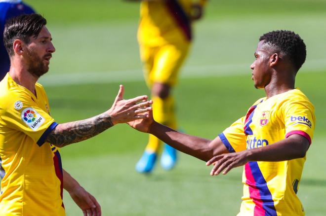Ansu Fati y Leo Messi celebran un gol (Foto: FC Barcelona).