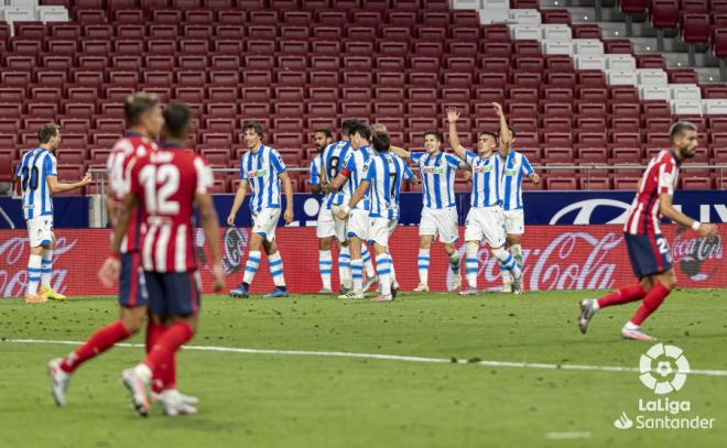 Los jugadores de la Real celebran el gol ante el Atleti que les clasificó para la Europa League (Foto: LaLiga).