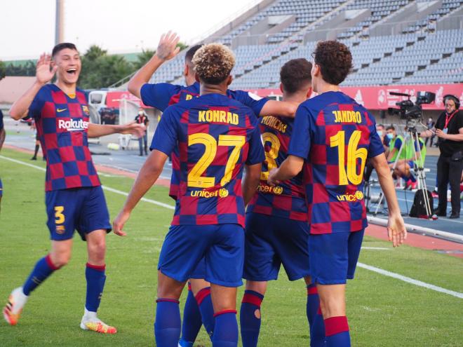 Los jugadores del Barcelona B celebran uno de los goles ante el Valladolid Promesas.