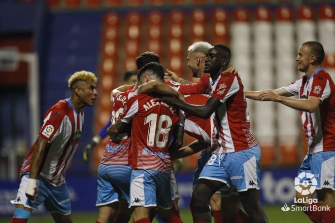 Los jugadores del Lugo celebran un gol ante el Mirandés (Foto: LaLiga SmartBank).