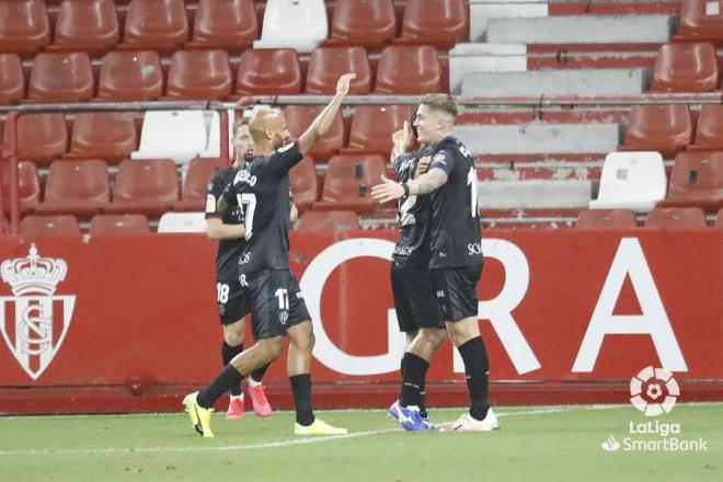 Cristo González celebra el gol en el Sporting-Huesca (Foto: LaLiga).