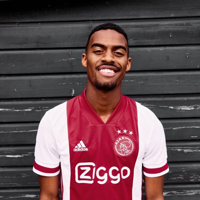 Camiseta local del Ajax para la 2020/21.
