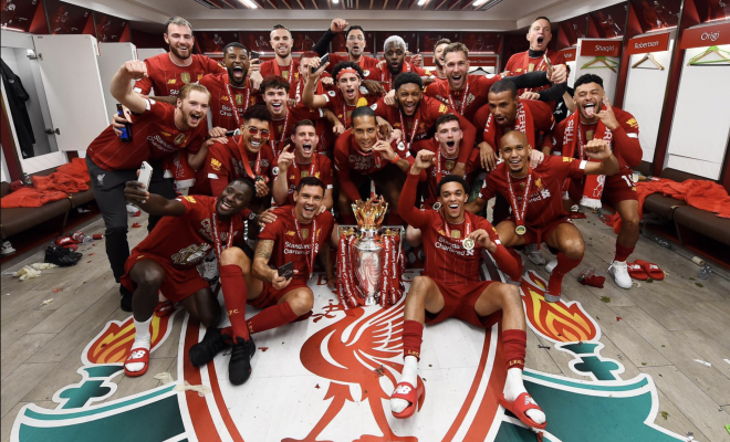 Los jugadores del Liverpool celebran el título de la Premier League 19/20 (Foto: LFC).