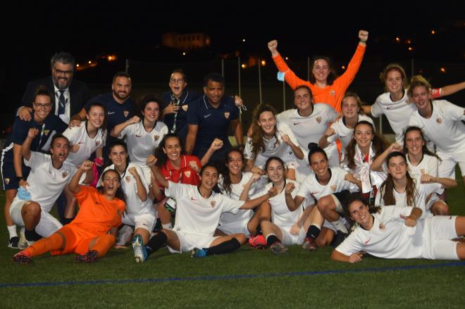 El filial del Sevilla Femenino celebra su ascenso (Foto: SFC).